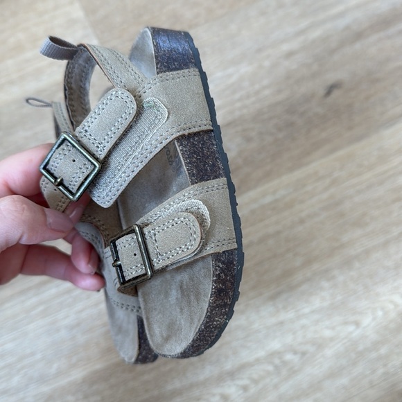 Oshkosh Sandals - Picture 2 of 3